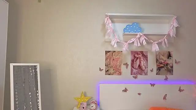Milly_Lane webcam