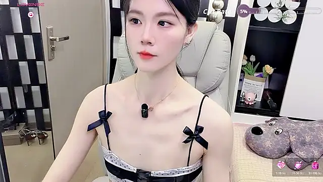 Yueyue-MM live cam on StripChat