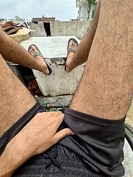desiguytall live cam on StripChat