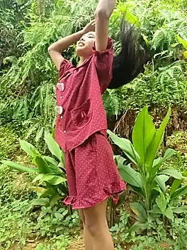 Hoa-tuylip live cam on StripChat