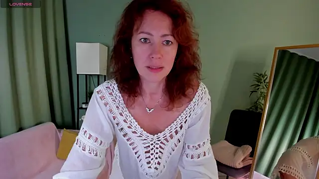 LeticiaRomano live cam on StripChat