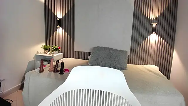 Zafiiraa live cam on StripChat