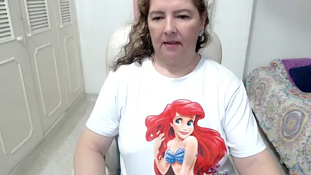 leonela_69 live cam on StripChat
