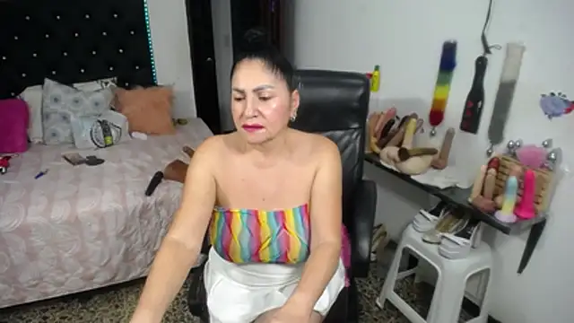 mature_bigboobs10 live cam on StripChat