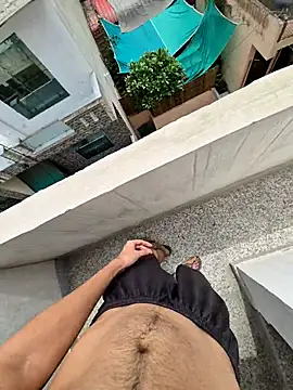 desiguytall live cam on StripChat