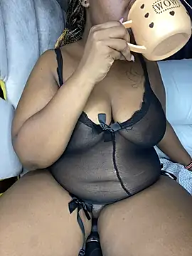 BIGMAMA011 webcam