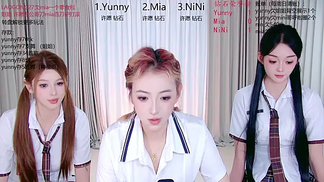 MiNi-U live cam on StripChat