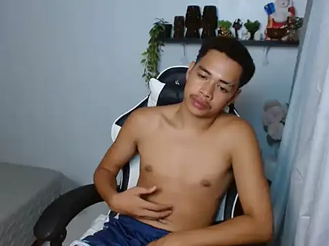 curlyasian_njxx live cam on StripChat