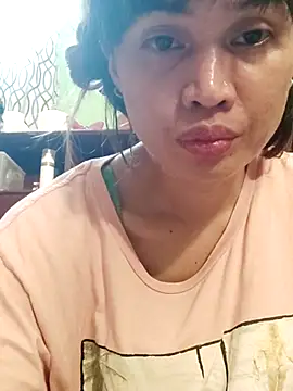 QueenSoreal live cam on StripChat