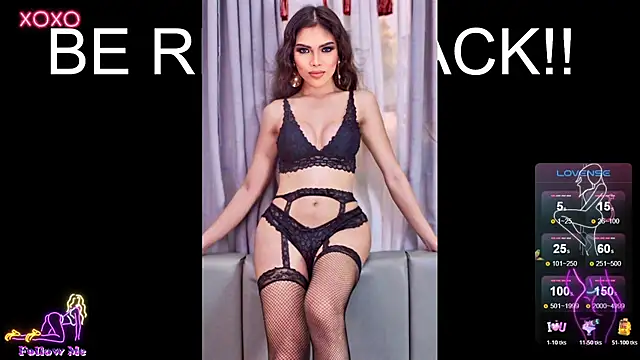 izabella_moore live cam on StripChat