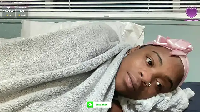 PetiteWet live cam on StripChat