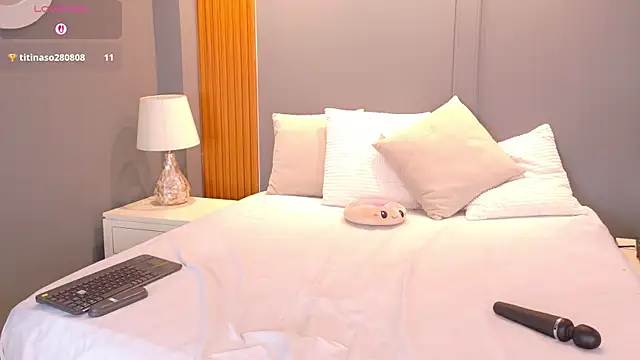 Juliana_Valencian live cam on StripChat