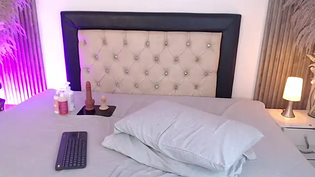 Sia_Foxx01 live cam on StripChat