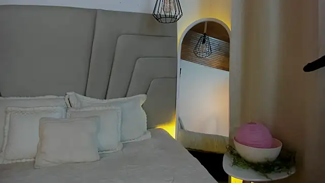 Nicole_Brown1126 live cam on StripChat