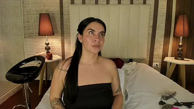 Hannah_Cross webcam