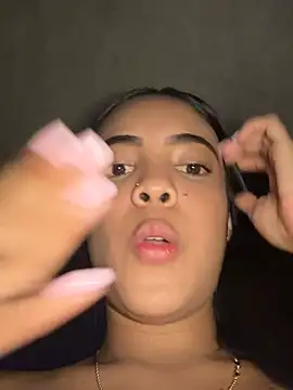 NAUGHTY_LITTLE_18 webcam