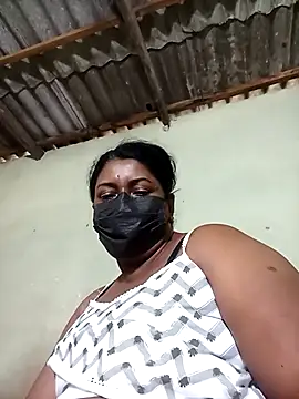 Madusi-11 live cam on StripChat