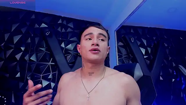 LiamDeeps live cam on StripChat