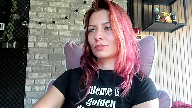 karo123421 live cam on StripChat
