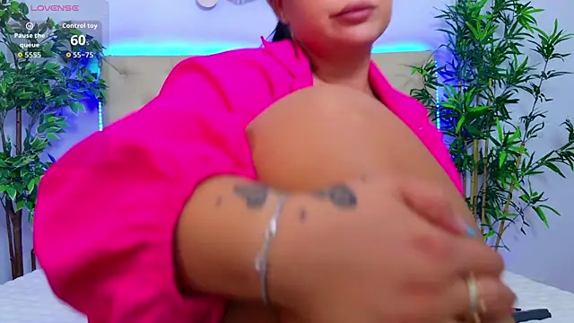 TemptingLuna_ live cam on StripChat
