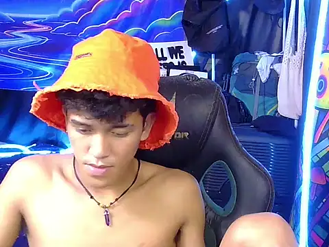 hugekenbigcock live cam on StripChat