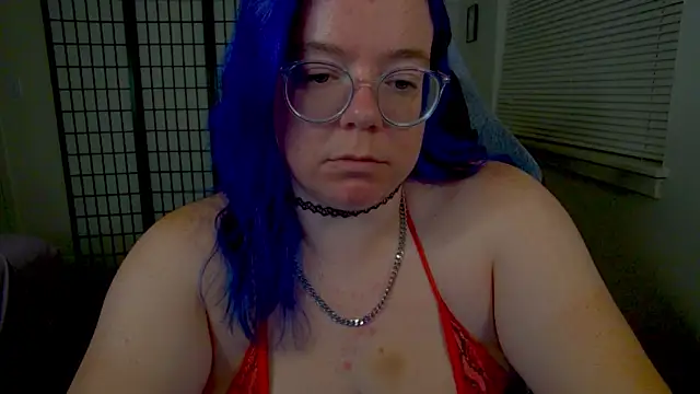 KiraSpitQueen webcam