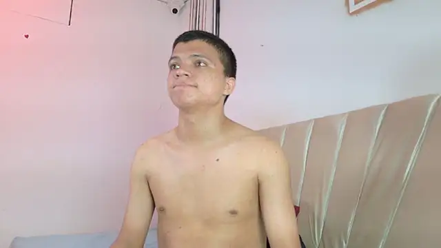 aly_n_sebas - Aly_n_sebas's free webcam - UK Sex Cams