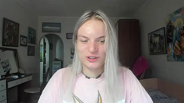 milliKira006 live cam on StripChat