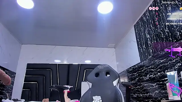 Ladyy_Scarlett live cam on StripChat
