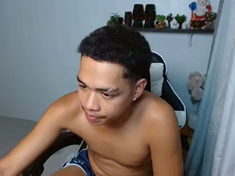 curlyasian_njxx live cam on StripChat
