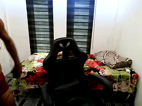 Spicy_RowyCam live cam on StripChat