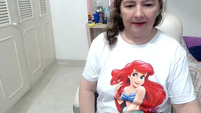 leonela_69 live cam on StripChat
