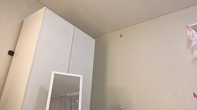 Milly_Lane webcam