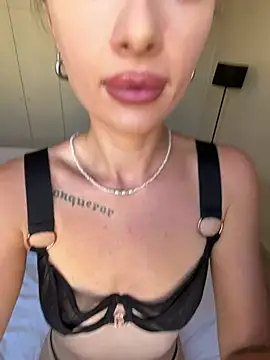 ElenaRebelle webcam