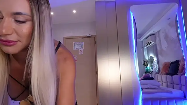 JullyBlair live cam on StripChat