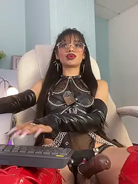 Emerald_gh live cam on StripChat