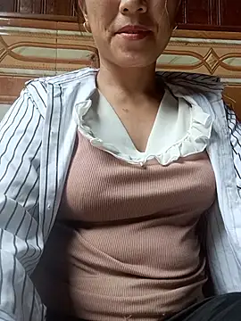 Maikute9696 live cam on StripChat
