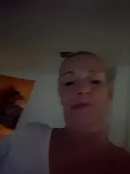 gailbee12 live cam on StripChat
