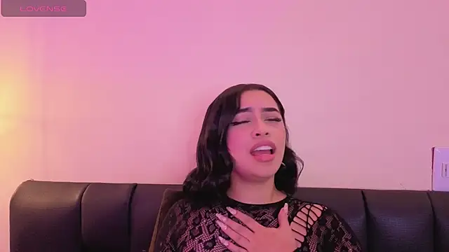Chloe_monroee live cam on StripChat