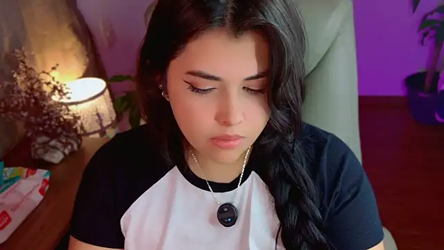 Nannicutee live cam on StripChat