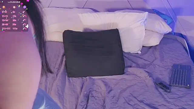 emmajohnss live cam on StripChat