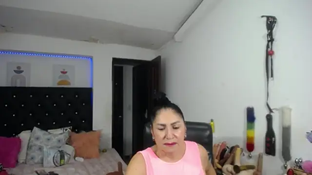 mature_bigboobs10 live cam on StripChat