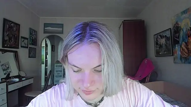 milliKira006 live cam on StripChat