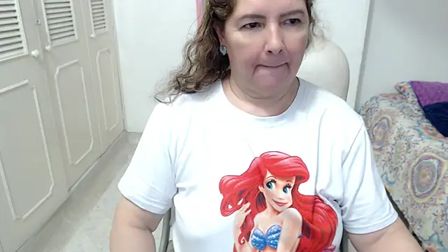 leonela_69 live cam on StripChat