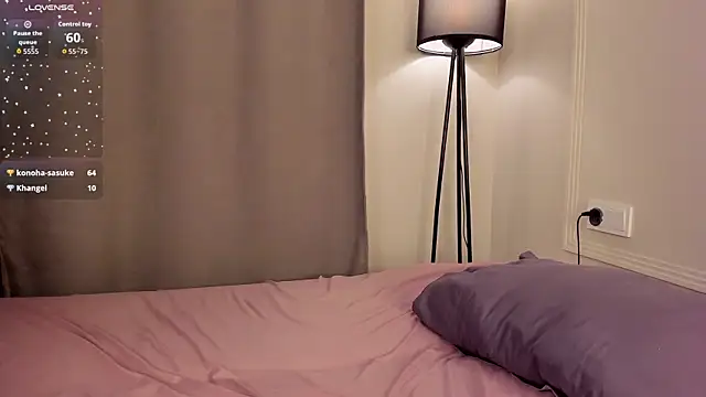 frozensakura live cam on StripChat