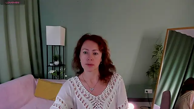 LeticiaRomano live cam on StripChat