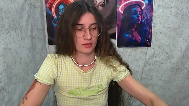 MaryEm976 webcam