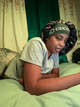 TheRealOshunQueen webcam