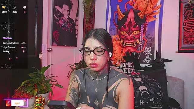 Dalia_Vorhees live cam on 