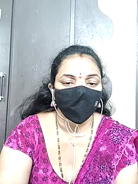 Leela_555 live cam on StripChat